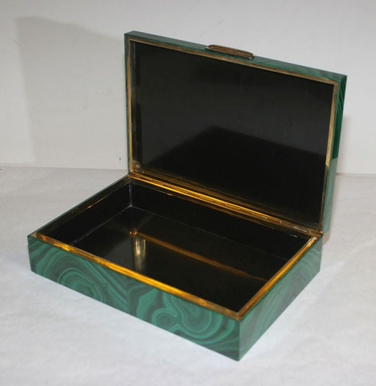 A MALACHITE BOX. ITALIAN, 20th CENTURY For Sale 2